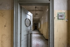 Hôpital psychiatrique du cireur de pompes - Porte coupe-fou