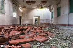 Hôpital psychiatrique du croque-mitaine - Du plafond au sol